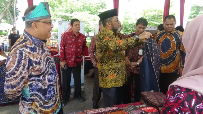 Sekda Sudirman Ajak ASN dan Masyarakat Cintai Batik Jambi